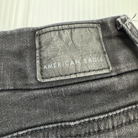 G40. Women’s American Eagle Outfitters Black Distressed Denim Skirt (12) - Picture 11 of 11